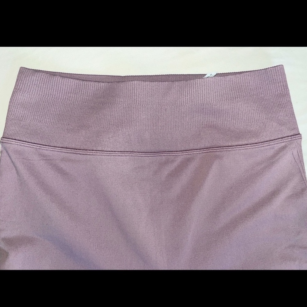 Lululemon Ribbed leggings in Plum - Picture 4 of 16
